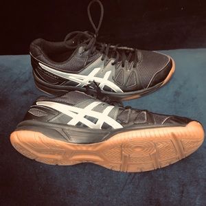 Volleyball sneakers